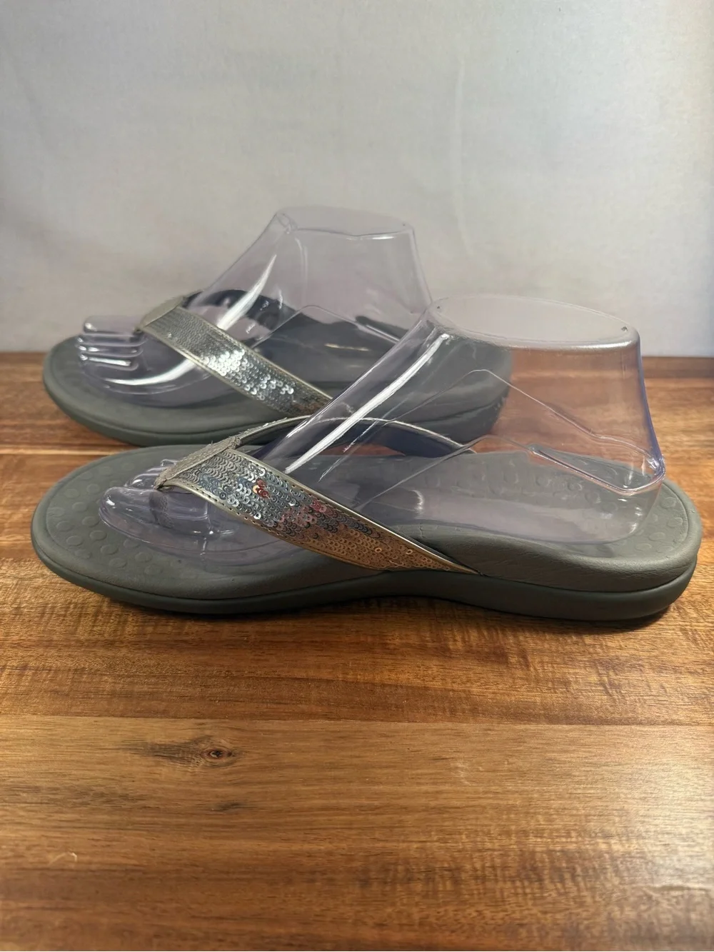 Vionic Tide Sequins Toe Post Sandal in Silver Size 10 NWOT
